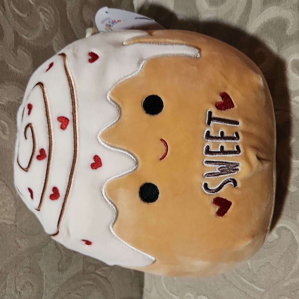 Squishmallows Chanel Cinnamon roll